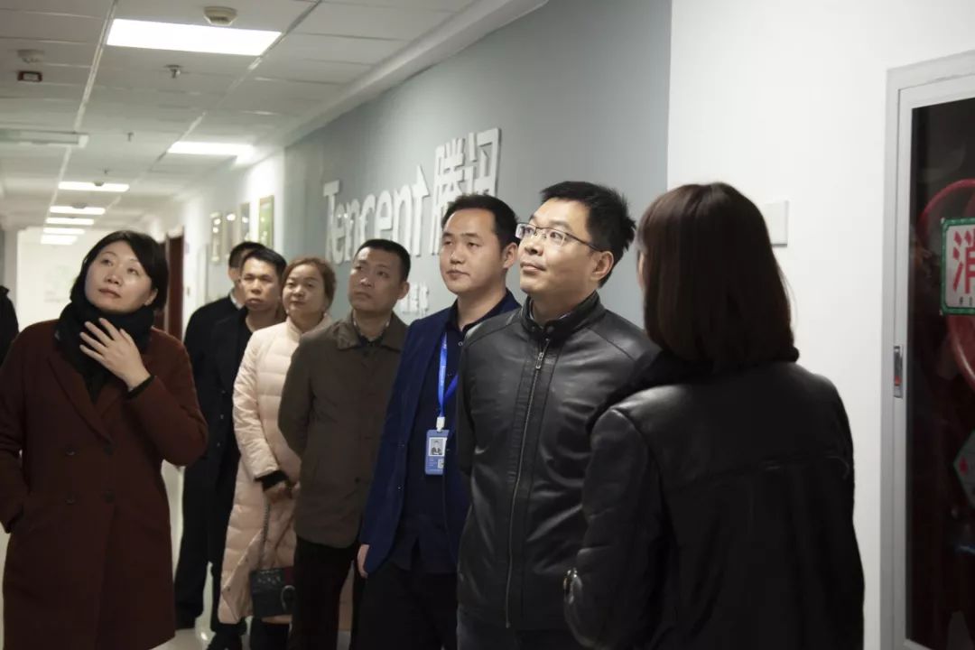 騰訊云華東區(qū)總經(jīng)理朱張輝一行蒞臨騰訊·連云港運營中心參觀考察